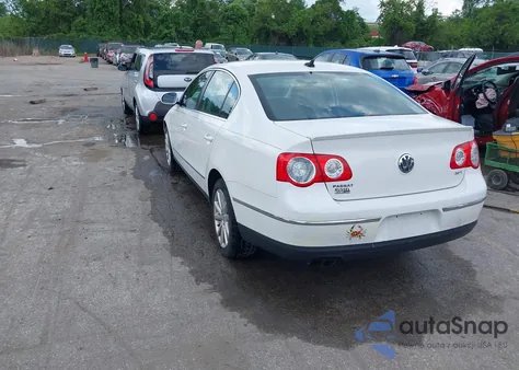 2010 Volkswagen Passat Komfort from USA, damaged, VIN WVWJM7AN6AP051233